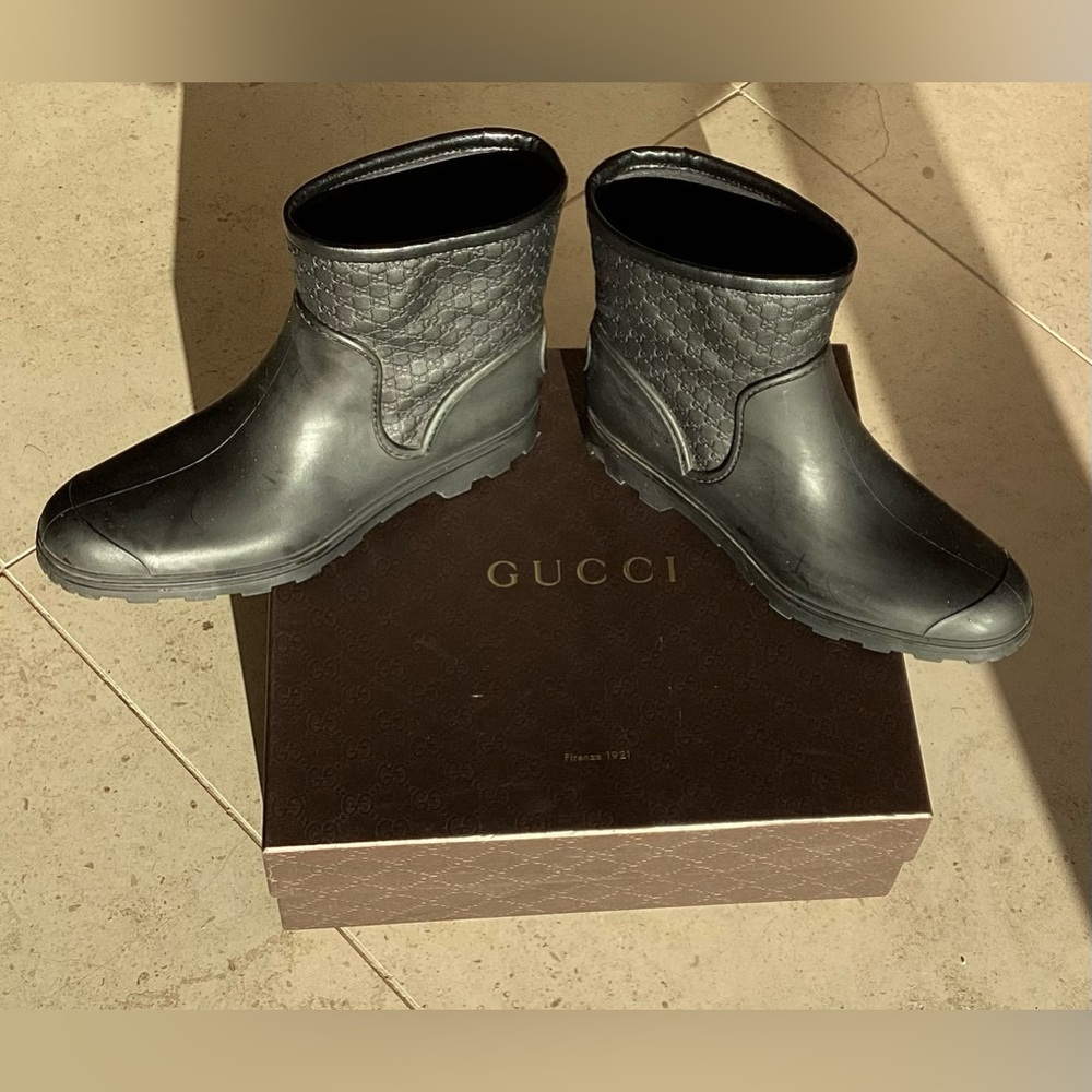 Black Gucci Microguccissima Pattern Rubber Rain Boots. Great Condition. Size 39